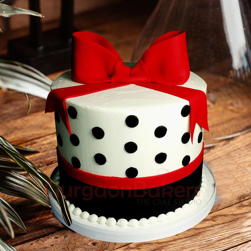 black-and-white-retro-cake